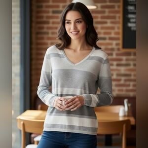 Tommy Hilfiger New Womens VNeck Sweater Size Large Grey White Preppy Casual